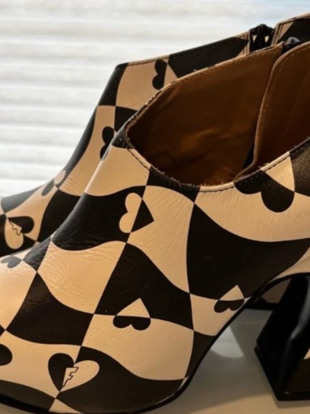 Fluevog Black and White Heart Patterned Women's Shoes size 9 - Picture 4 of 7